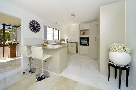 Photo of property in 32 Hollyford Drive, Clover Park, Auckland, 2105