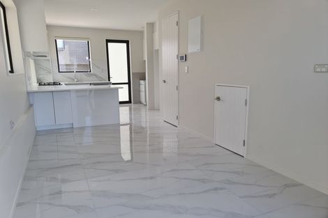 Photo of property in 2/532 Glenfield Road, Glenfield, Auckland, 0629