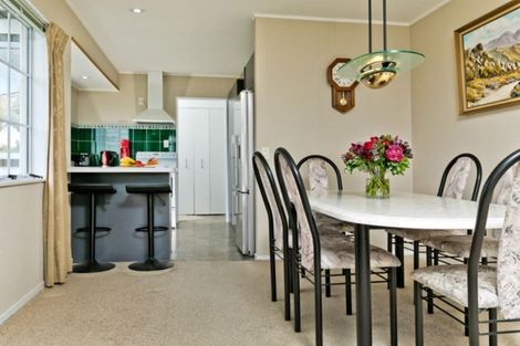 Photo of property in 17b Bernleigh Terrace, West Harbour, Auckland, 0618