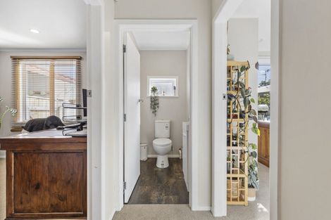 Photo of property in 1 Williams Terrace, Fitzherbert, Palmerston North, 4410