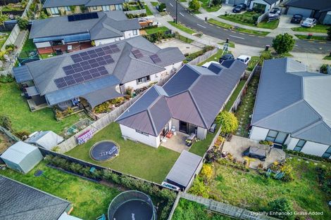 Photo of property in 16 Opouatu Avenue, Glenbrook, 2681