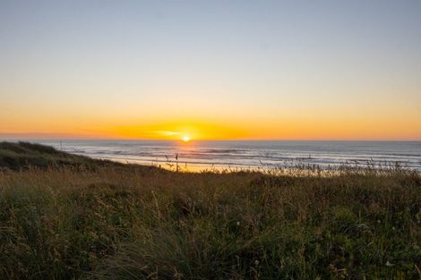 Photo of property in 22a Marine Parade South, Foxton Beach, Foxton, 4815