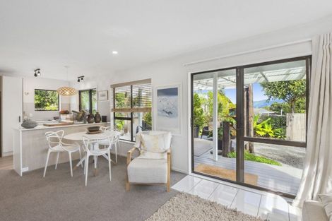 Photo of property in 2 Island View Terrace, Waikanae Beach, Waikanae, 5036
