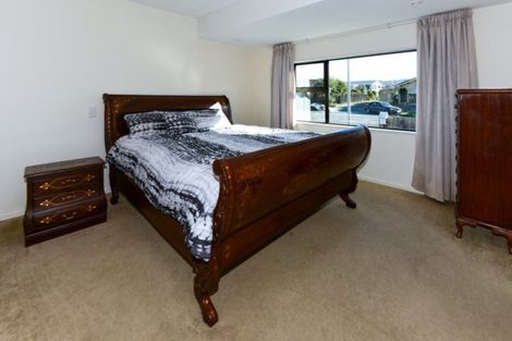 Photo of property in 20 Sawtell Place, Northcote, Christchurch, 8052