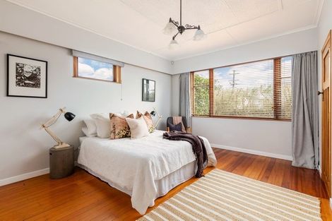 Photo of property in 39 Renfrew Avenue, Sandringham, Auckland, 1041