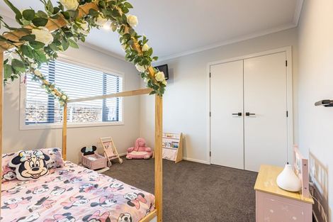 Photo of property in 10 Cyprus Place, Fitzherbert, Palmerston North, 4410