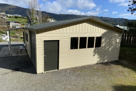 Photo of property in 25 Seaview Crescent, Picton, 7220