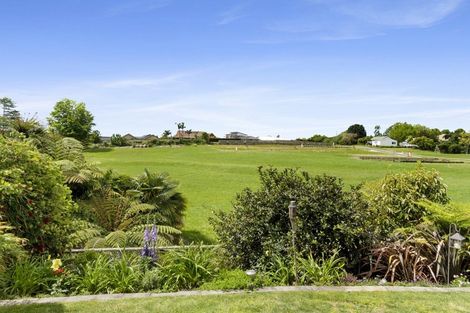 Photo of property in 18 Tranquil Grove, Omokoroa, 3114