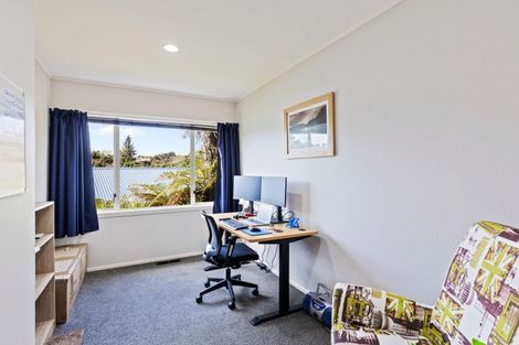 Photo of property in 12 Beaumont Crescent, Frankleigh Park, New Plymouth, 4310