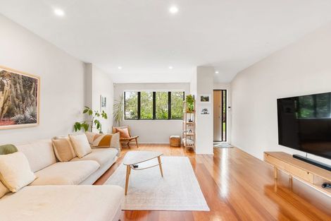 Photo of property in 122 Island Bay Road, Beach Haven, Auckland, 0626