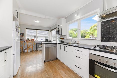 Photo of property in 71 Dundale Avenue, Blockhouse Bay, Auckland, 0600