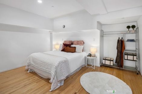 Photo of property in Stadium Garden Flats, 104/107 Thorndon Quay, Pipitea, Wellington, 6011