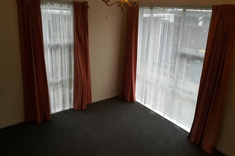 Photo of property in 210 Memorial Avenue, Burnside, Christchurch, 8053