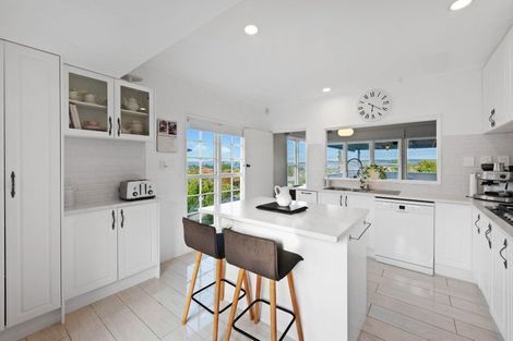 Photo of property in 56 Parkhill Road, Mellons Bay, Auckland, 2014