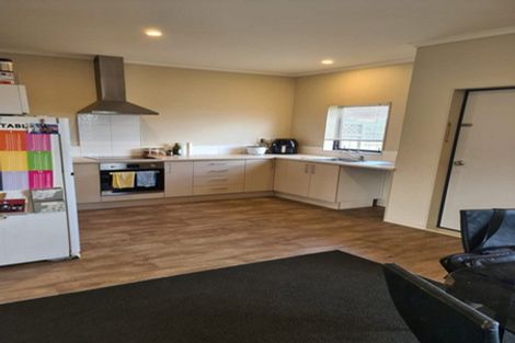 Photo of property in 24 Kuurae Crescent, Weymouth, Auckland, 2103