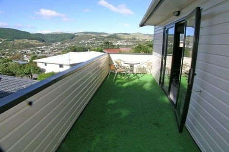 Photo of property in 5b Bishops Glen, Tawa, Wellington, 5028