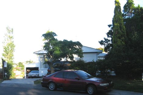 Photo of property in 2/13 Cheryl Place, Hillcrest, Auckland, 0627