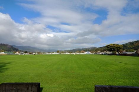 Photo of property in 10 Matthews Road, Wainuiomata, Lower Hutt, 5014