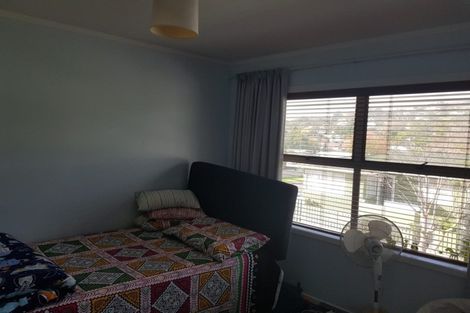 Photo of property in 2/22 Mannering Place, Hillcrest, Auckland, 0627