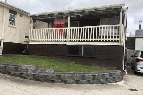 Photo of property in 11 Castaing Crescent, Te Atatu South, Auckland, 0610