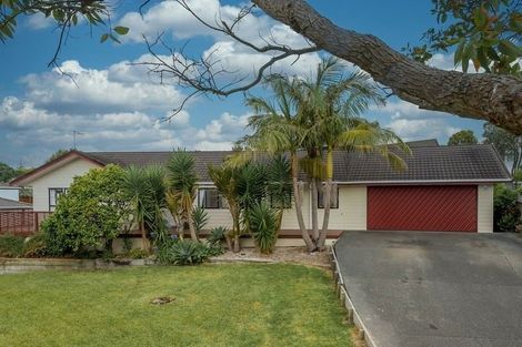 Photo of property in 11 Raphael Place, West Harbour, Auckland, 0618