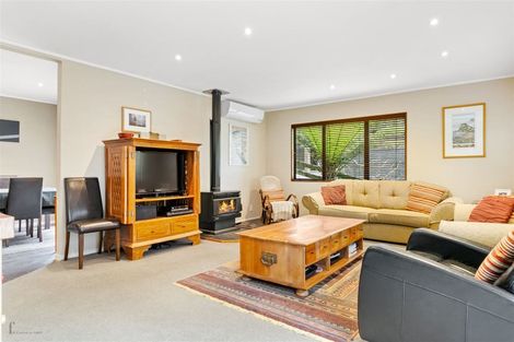 Photo of property in 24 Rimu Road, Oratia, Auckland, 0604