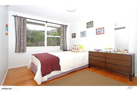 Photo of property in 4 Weatherly Road, Torbay, Auckland, 0630