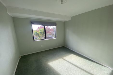 Photo of property in 2/138 Sunset Road, Unsworth Heights, Auckland, 0632