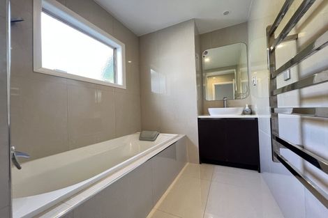 Photo of property in 2a Eastcliffe Road, Castor Bay, Auckland, 0620