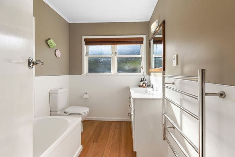 Photo of property in 2 Eskdale Road, Papakowhai, Porirua, 5024