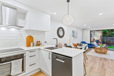 Photo of property in 32 Wharara Lane, Massey, Auckland, 0614