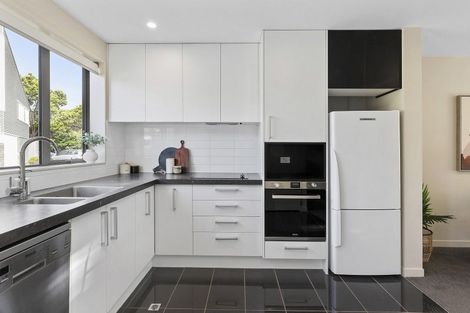 Photo of property in 9/2 Stone Street, Miramar, Wellington, 6022