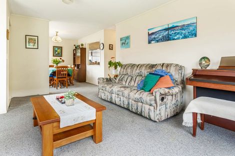 Photo of property in 3 Bosnyak Drive, Te Atatu South, Auckland, 0610