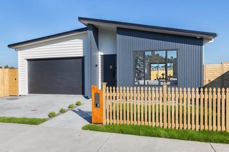 Photo of property in 11 Ropere Street, Kumeu, 0810