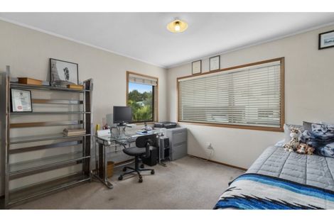 Photo of property in 24 Deverell Place, Northcross, Auckland, 0632