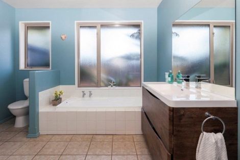 Photo of property in 37 Hussey Road, Harewood, Christchurch, 8051