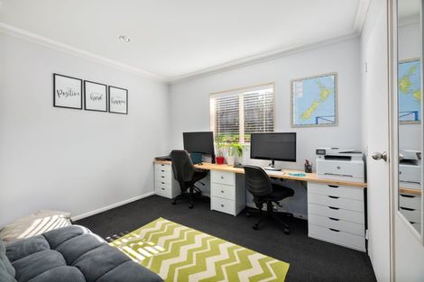 Photo of property in 13 Westglen Place, Ranui, Auckland, 0612