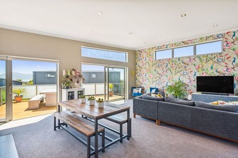 Photo of property in 6 Ocean Vista Lane, Paraparaumu, 5032