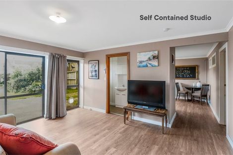 Photo of property in 11 Waiheke Street, Waikanae Beach, Waikanae, 5036