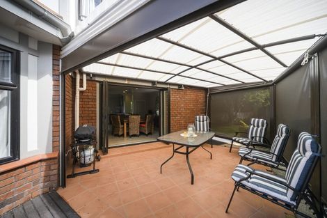 Photo of property in 21 Springdale Grove, Fitzherbert, Palmerston North, 4410