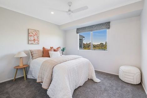 Photo of property in 1/4 Roberts Road, Matakatia, Whangaparaoa, 0930