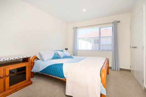 Photo of property in 70 Pacific Drive, Fitzherbert, Palmerston North, 4410