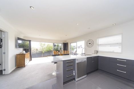 Photo of property in 20 Rosalie Terrace, Kelvin Grove, Palmerston North, 4414