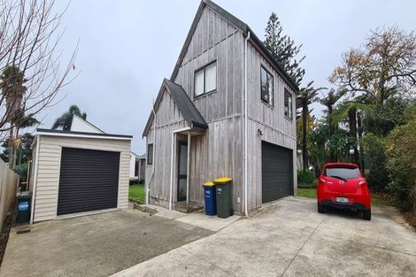 Photo of property in 3 The Terrace, Herald Island, Auckland, 0618