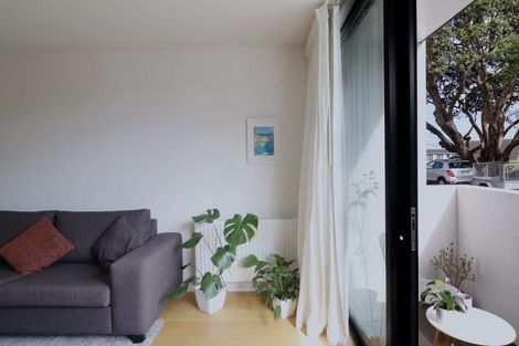 Photo of property in 25 Jean Caldwell Way, Island Bay, Wellington, 6023