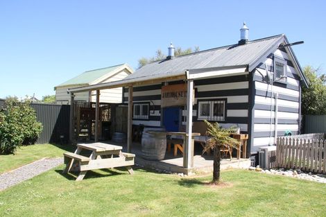 Photo of property in 19 Orawia Road, Tuatapere, 9620