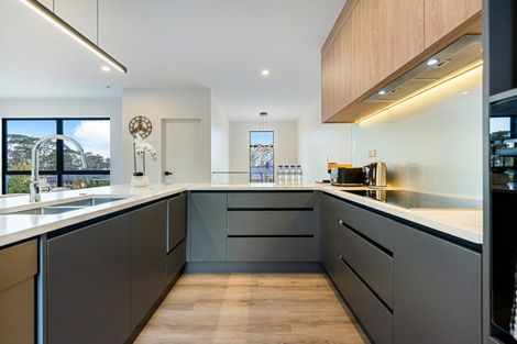 Photo of property in 7c Catalina Crescent, Forrest Hill, Auckland, 0620