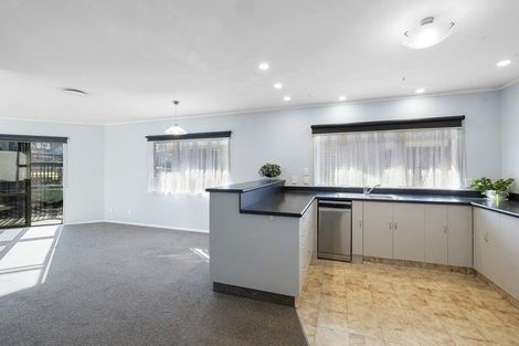 Photo of property in 14 Sandel Rise, Merrilands, New Plymouth, 4312