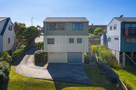 Photo of property in 8 Morere Street, Titahi Bay, Porirua, 5022