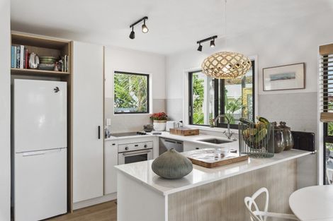 Photo of property in 2 Island View Terrace, Waikanae Beach, Waikanae, 5036